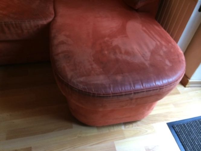 Verschmutztes Sofa vor einer Reinigung von Polster Service Peter